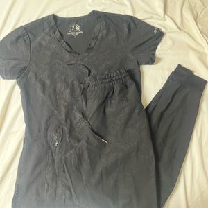 Barco size size SMALL jogger scrub set